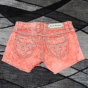 ROCK REVIVAL JACKLYN  MID-RISE EMBROIDERED DENIM JEAN SHORTS
